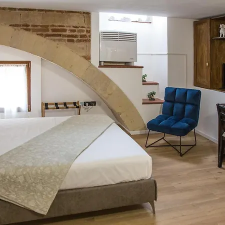 Aurelia Luxury - Piazza Delle Erbe Guest house 4*