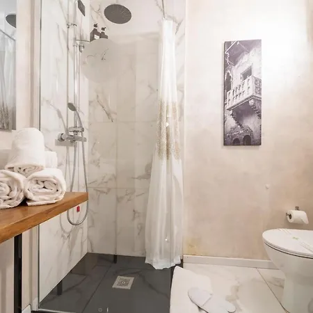 Aurelia Luxury - Piazza Delle Erbe 4*