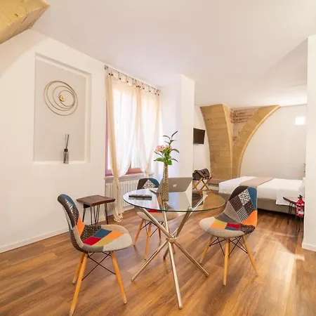 Maison d'hôtes Aurelia Luxury - Piazza Delle Erbe