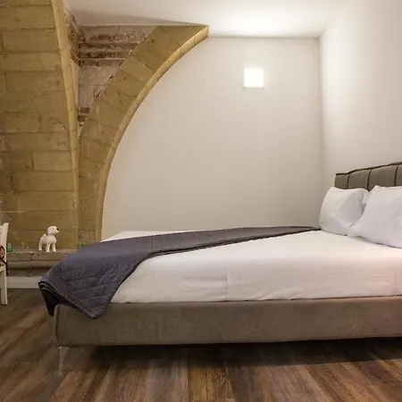 Aurelia Luxury - Piazza Delle Erbe Maison d'hôtes 4*
