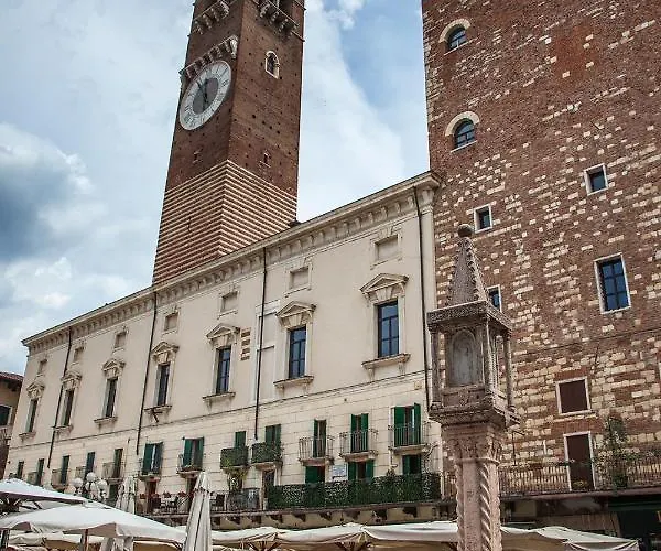 Guest house Aurelia Luxury - Piazza Delle Erbe 4*