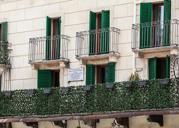 Guest house Aurelia Luxury - Piazza Delle Erbe 4*