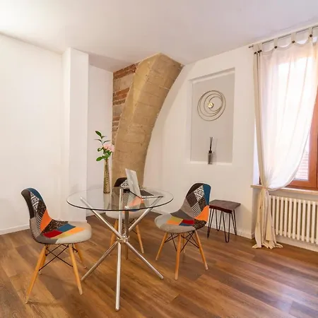 Aurelia Luxury - Piazza Delle Erbe 招待所 *
