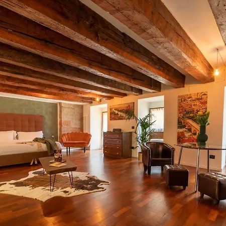 Aurelia Luxury - Piazza Delle Erbe Pensjonat *