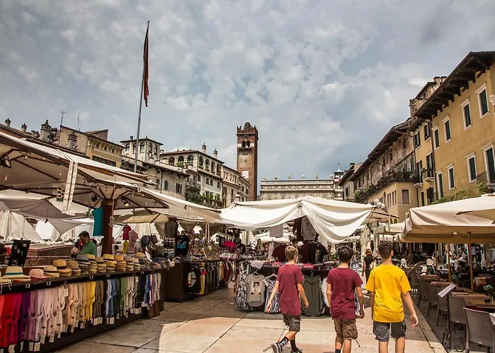 Aurelia Luxury - Piazza Delle Erbe Konukevi 4*