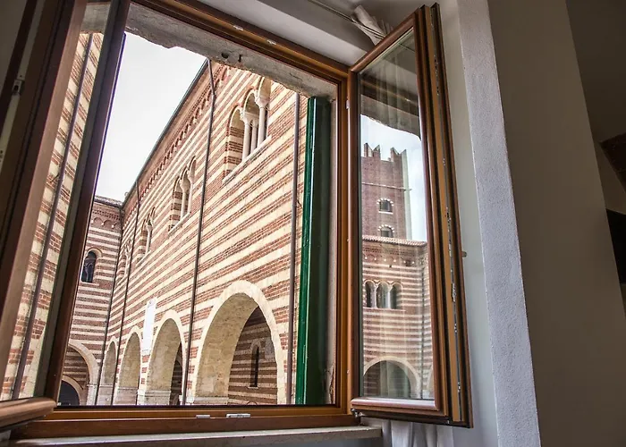 Aurelia Luxury - Piazza Delle Erbe 4* Verona