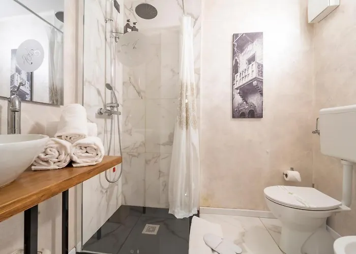 Aurelia Luxury - Piazza Delle Erbe 4*