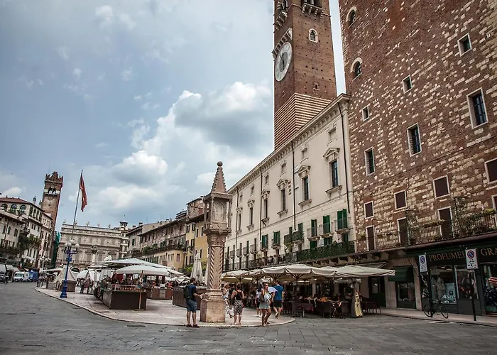 Aurelia Luxury - Piazza Delle Erbe 4*